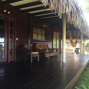 Hébergement de vacances Te Anahau Fare Traditionnel Bord De Lagon, Paea